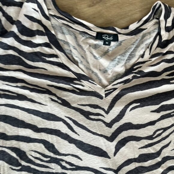 Rails Zebra Print VNeck T- Shirt Size Medium - Picture 6 of 8